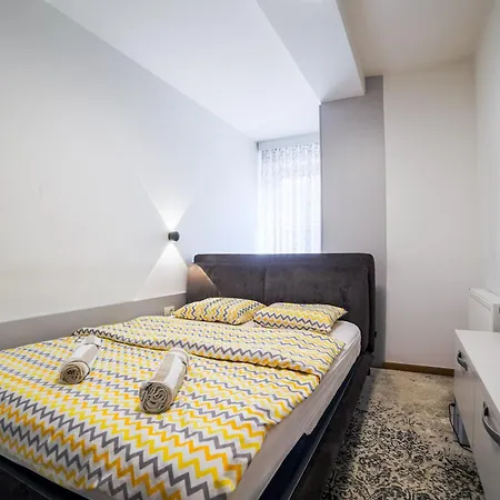 Apartment Old Town Prestige 2bdr With Garage And Balcony