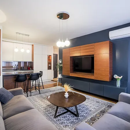 Apartment Old Town Prestige 2bdr With Garage And Balcony *