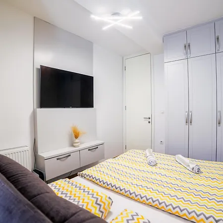Apartment Old Town Prestige 2bdr With Garage And Balcony *
