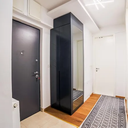 Old Town Prestige 2bdr With Garage And Balcony *