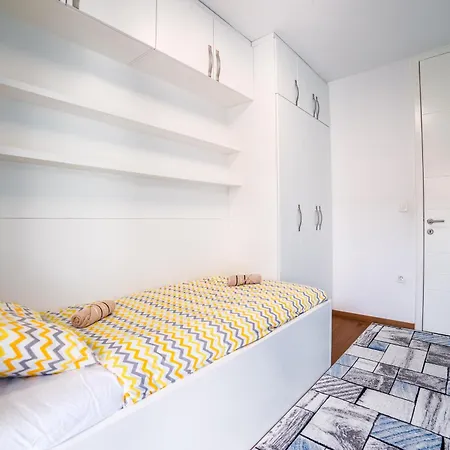 Old Town Prestige 2bdr With Garage And Balcony *