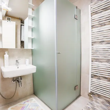 Old Town Prestige 2bdr With Garage And Balcony Apartment *