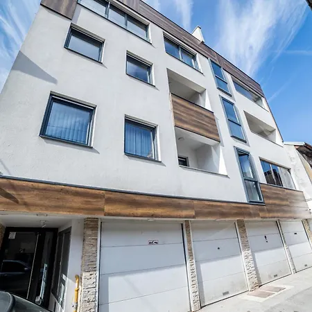 Old Town Prestige 2bdr With Garage And Balcony