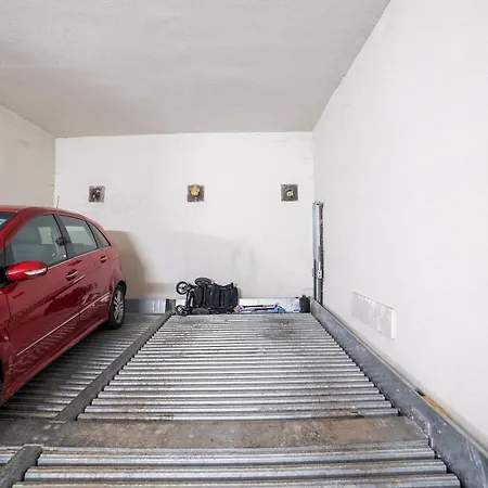 Old Town Prestige 2bdr With Garage And Balcony
